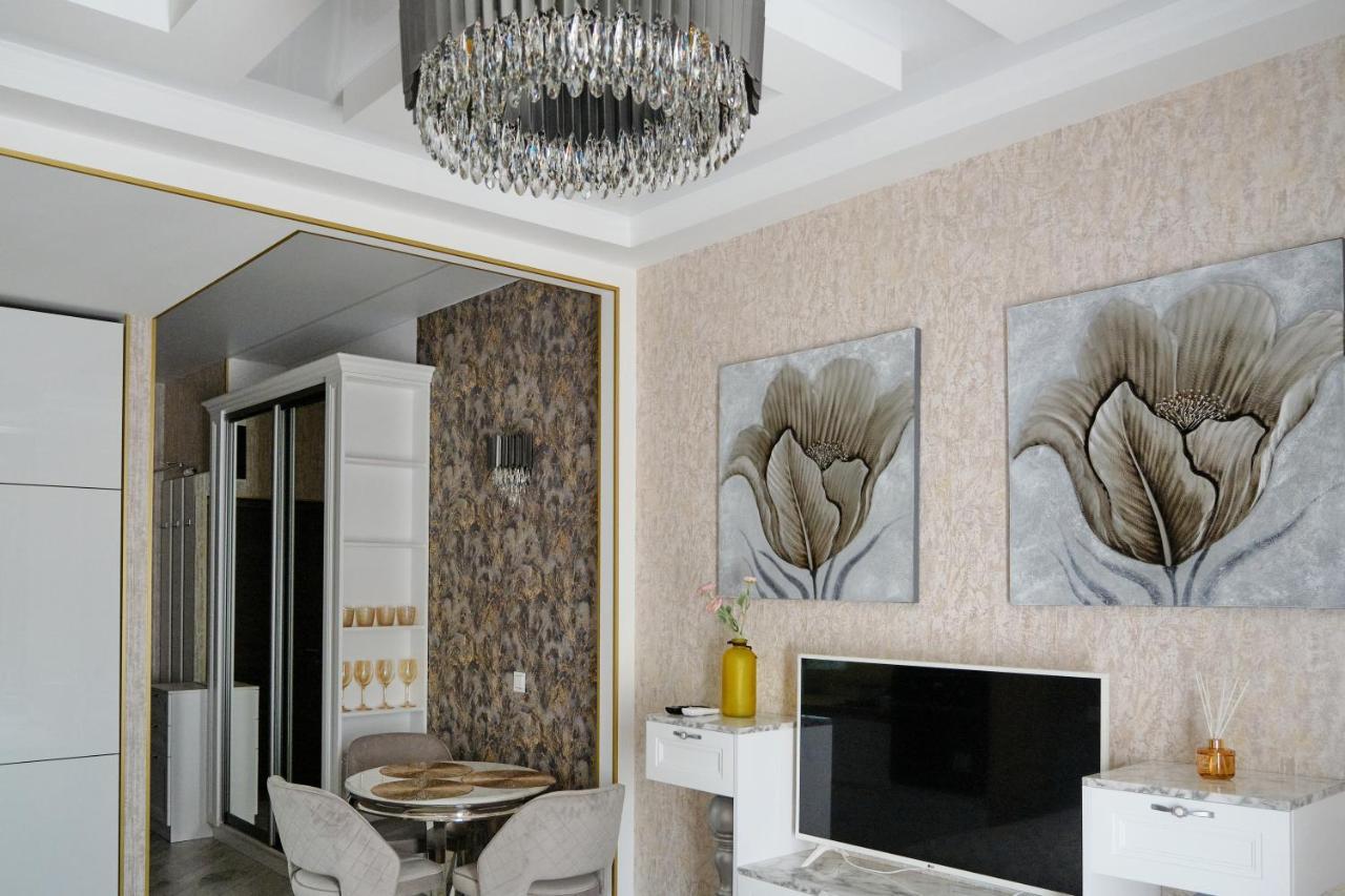 Luxury Apartments Sea View Julymia Одесса Экстерьер фото